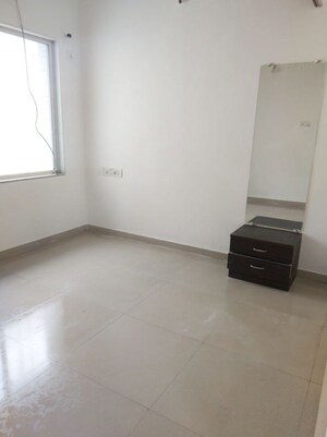Room in 2 BHK Apartment at Kamdhenu Jasmine CHS, Pimple Saudagar – for Rent