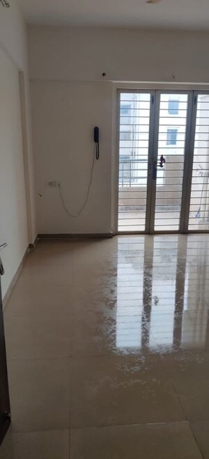 Room in 2 BHK Apartment at Kamdhenu Jasmine CHS, Pimple Saudagar – for Rent
