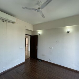 Room in 3 BHK Builder Floor at BPTP Amstoria Country Floor, Sector 102 – for Rent
