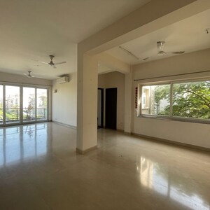 Room in 3 BHK Builder Floor at BPTP Amstoria Country Floor, Sector 102 – for Rent