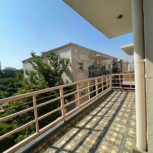 Balcony in 3 BHK Builder Floor at BPTP Amstoria Country Floor, Sector 102 – for Rent