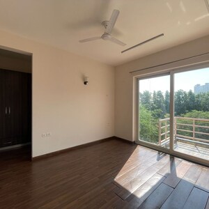 Room in 3 BHK Builder Floor at BPTP Amstoria Country Floor, Sector 102 – for Rent