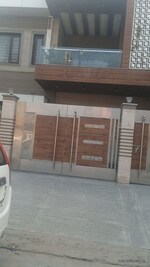 3 BHK + Pooja Room,Study Room 250 Sq.Yd. Independent House in Sector 7
