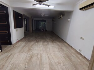 Room in 3 BHK Builder Floor at Sector 46 – for Rent