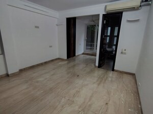 Room in 3 BHK Builder Floor at Sector 46 – for Rent