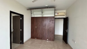 Master Bedroom in 3 BHK Apartment at Oberoi Exquisite Goregaon, Goregaon East – for Rent