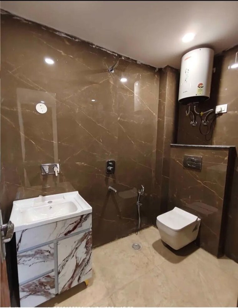 Bathroom, chattarpur 2 Bedroom 750 Sq.Ft. Builder Floor In Chattarpur Delhi 10497226
