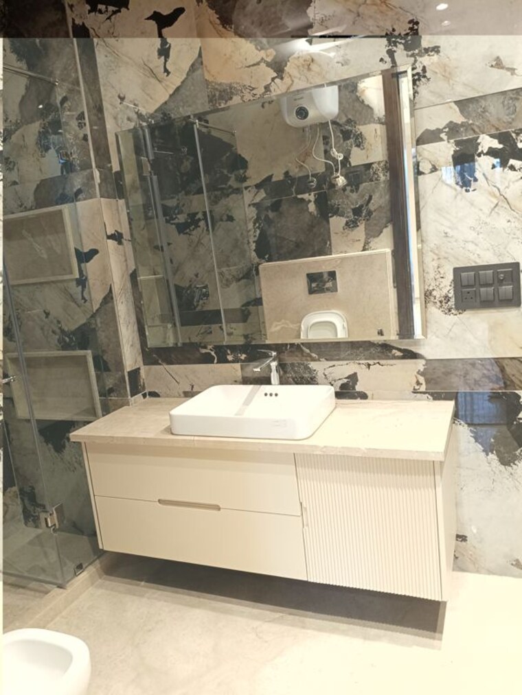 Team Area, maharani bagh 4 Bedroom 800 Sq.Yd. Builder Floor In Maharani Bagh Delhi 10497157