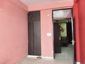 Room in 3 BHK Builder Floor at Mahagun Mahagunpuram II, Lal Kuan – for Rent