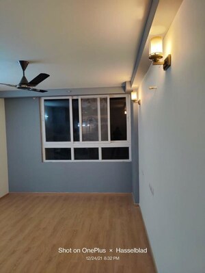 Room in 2 BHK Apartment at Mantri Lithos, Thanisandra – for Rent