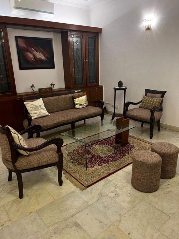 Living Room, sector 47 4 Bedroom 450 Sq.Mt. Builder Floor In Sector 47 Noida 10497313