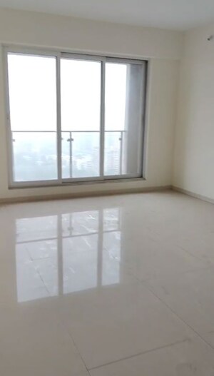 Room in 4 BHK Apartment at Thane West – for Rent