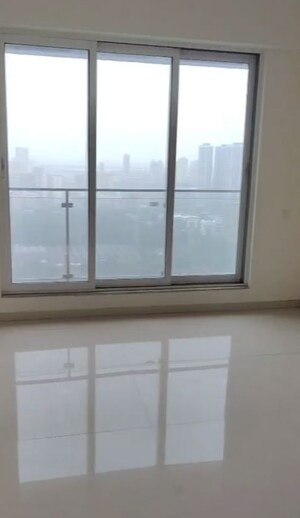 Room in 4 BHK Apartment at Thane West – for Rent