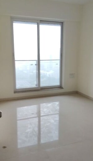 Room in 4 BHK Apartment at Thane West – for Rent