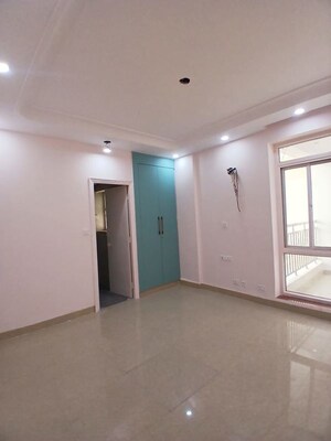 Room in 3.5 BHK Apartment at Dwarka – for Rent