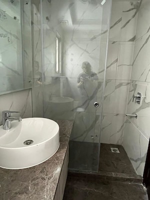 Bathroom in 2 BHK Builder Floor at Sector 48 – for Rent