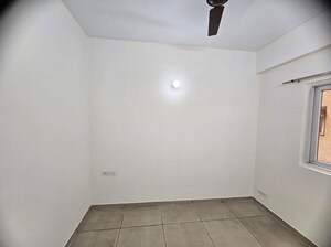 Room in 2.5 BHK Apartment at Gulshan Vivante, Sector 137 – for Rent