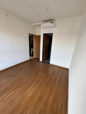 Room in 2 BHK Apartment at Gera Planet Of Joy, Kharadi – for Rent