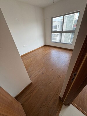 Room in 2 BHK Apartment at Gera Planet Of Joy, Kharadi – for Rent