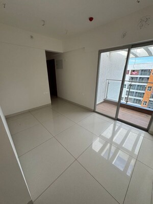 Room in 2 BHK Apartment at Gera Planet Of Joy, Kharadi – for Rent