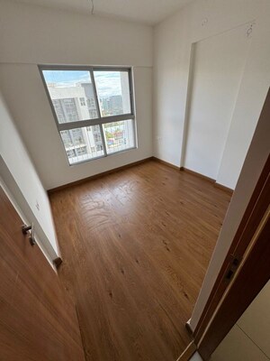 Room in 2 BHK Apartment at Gera Planet Of Joy, Kharadi – for Rent