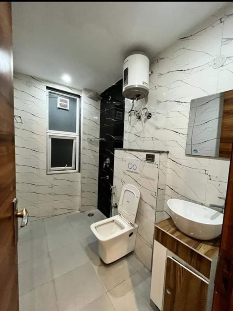 Bathroom, gupta-awas 3 Bedroom 3000 Sq.Ft. Builder Floor In Sector 43 Gurgaon 10497447