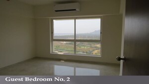Room in 3 BHK Apartment at Lodha Amara, Kolshet Road – for Rent