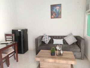 Living Room in 1 BHK Builder Floor at Queens Plaza, Sector 43 – for Rent