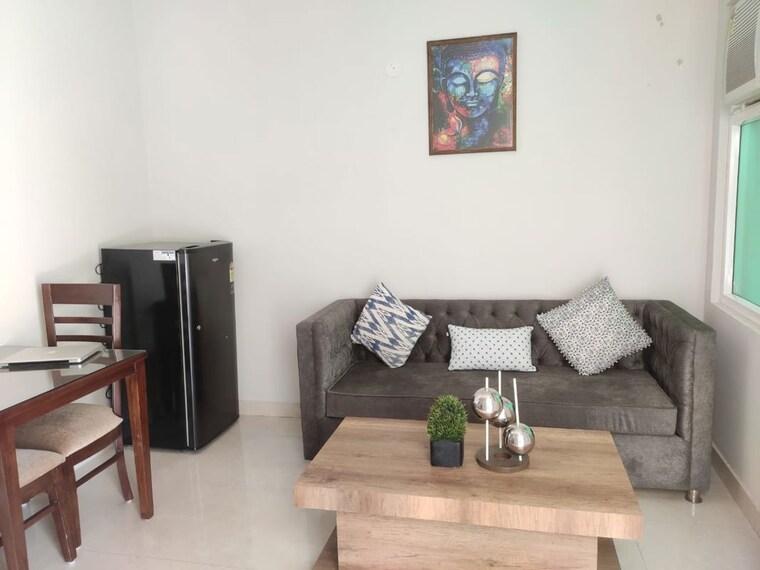Living Room, queens-plaza 1 Bedroom 600 Sq.Ft. Builder Floor In Sector 43 Gurgaon 10497473
