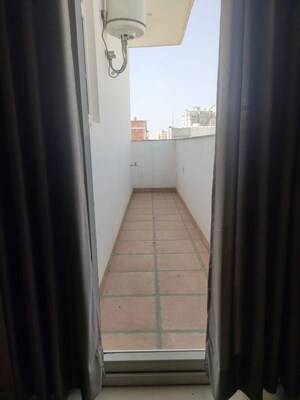 Building Lobby in 1 BHK Builder Floor at Queens Plaza, Sector 43 – for Rent