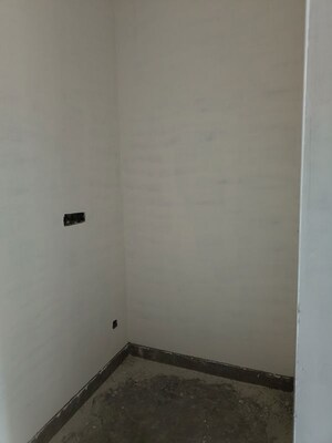 Room in 3 BHK Builder Floor at Kalkaji – for Rent