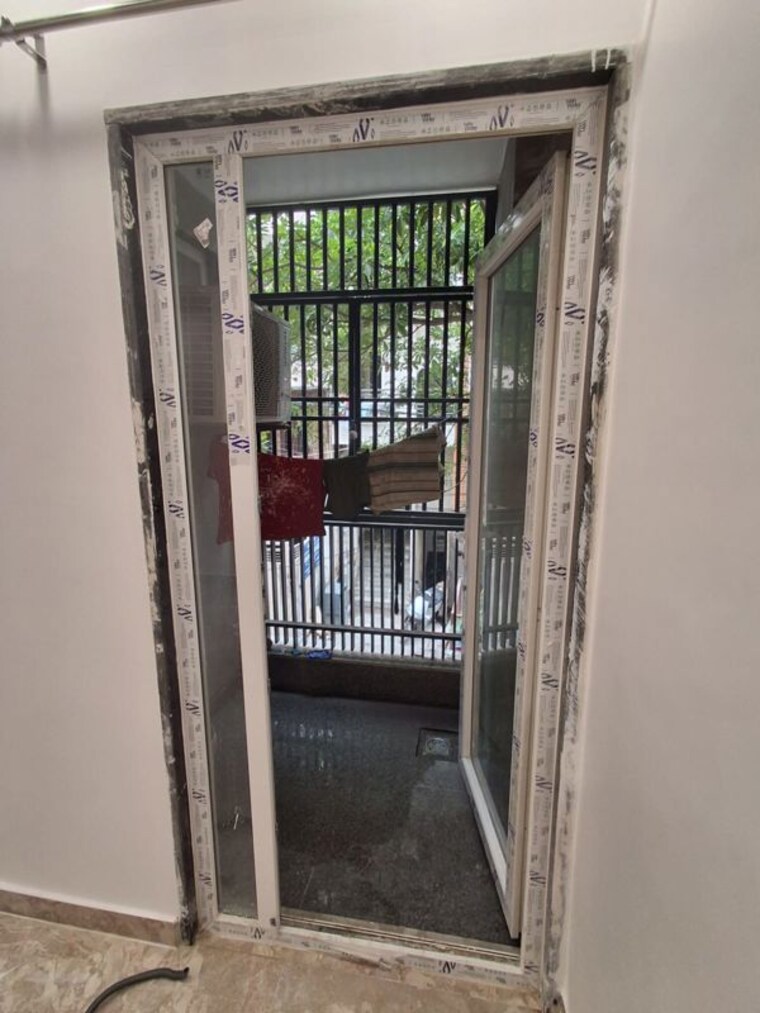 Balcony, jawahar nagar 3 Bedroom 125 Sq.Yd. Apartment In Jawahar Nagar Delhi 10497464