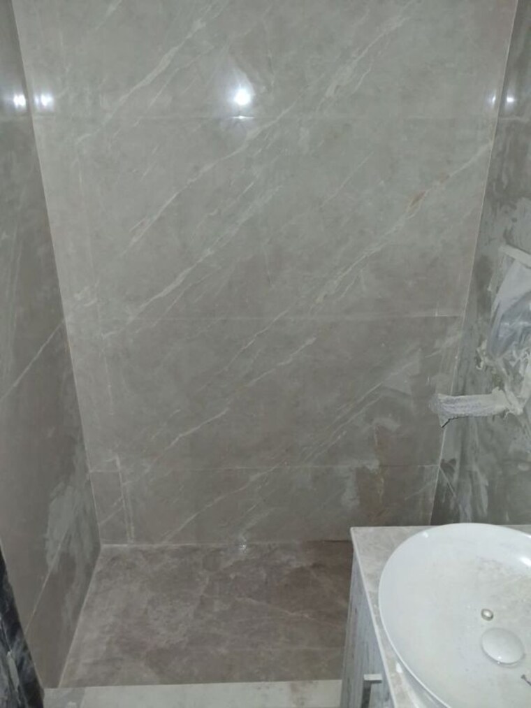 Bathroom, jawahar nagar 3 Bedroom 125 Sq.Yd. Apartment In Jawahar Nagar Delhi 10497464