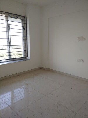 Room in 3 BHK Apartment at Kool Homes Green Valley, Bavdhan – for Rent