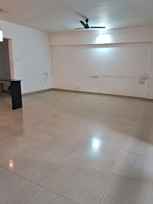 Room in 3 BHK Apartment at Kool Homes Green Valley, Bavdhan – for Rent