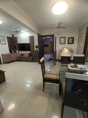 Room in 2.5 BHK Apartment at Rustomjee Urbania Astraea, Majiwada – for Rent