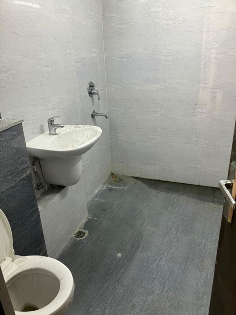 Bathroom, nirala-estate 3 Bedroom 1250 Sq.Ft. Apartment In Tech Zone 4 Greater Noida Greater Noida 10497556