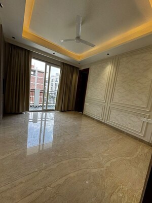 Room in 3 BHK Builder Floor at Lion Green Valley Homes, Sector 35 – for Rent