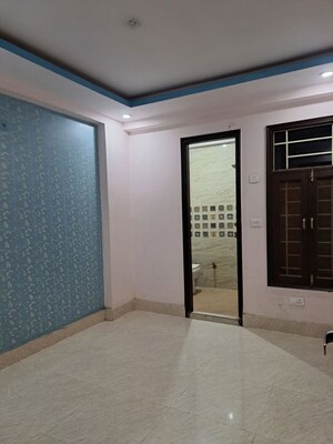 Room in 2 BHK Builder Floor at Anandam Apartment, Sector 73 – for Rent