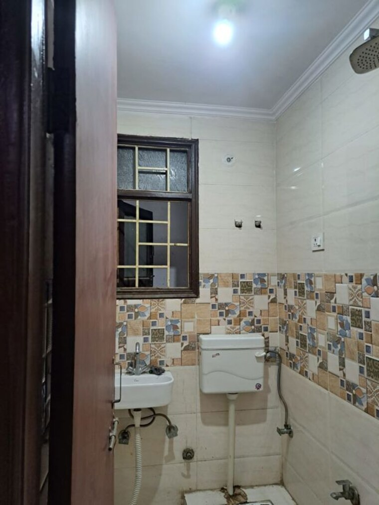 Bathroom, anandam-apartment 2 Bedroom 1000 Sq.Ft. Builder Floor In Sector 73 Noida 10497600