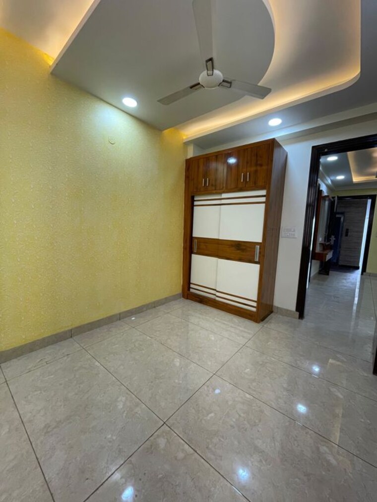 Room, super-avenue 3 Bedroom 1300 Sq.Ft. Builder Floor In Sector 73 Noida 10497561