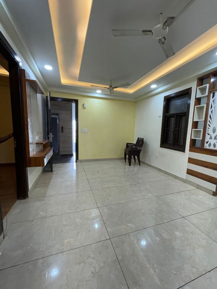  Parking, super-avenue 3 Bedroom 1300 Sq.Ft. Builder Floor In Sector 73 Noida 10497561