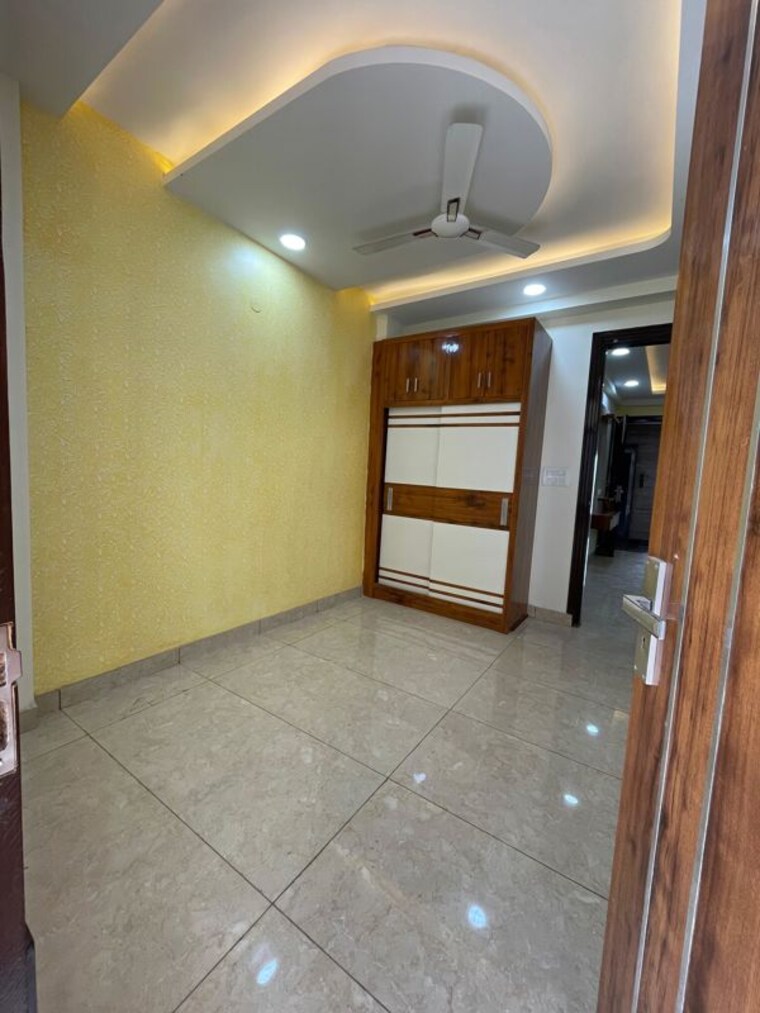 Room, super-avenue 3 Bedroom 1300 Sq.Ft. Builder Floor In Sector 73 Noida 10497561