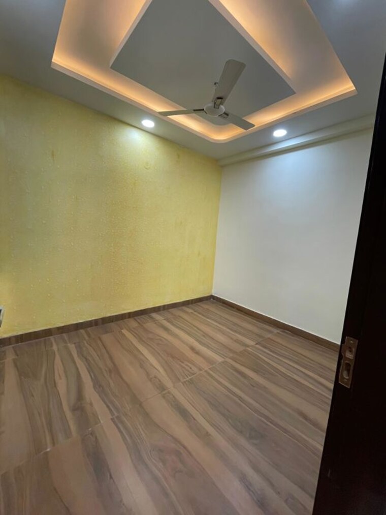 Room, super-avenue 3 Bedroom 1300 Sq.Ft. Builder Floor In Sector 73 Noida 10497561