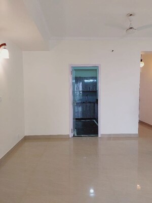 Room in 2 BHK Builder Floor at DLF Regency Park I, Dlf Phase iv – for Rent