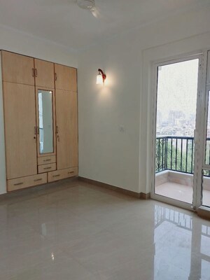 Room in 2 BHK Builder Floor at DLF Regency Park I, Dlf Phase iv – for Rent