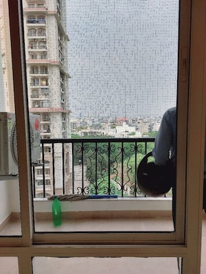 Balcony in 2 BHK Builder Floor at DLF Regency Park I, Dlf Phase iv – for Rent