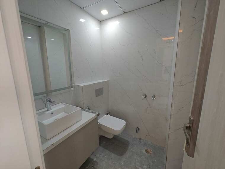 Bathroom, bptp-amstoria-country-floor 3 Bedroom 2700 Sq.Ft. Builder Floor In Sector 102 Gurgaon 10497636