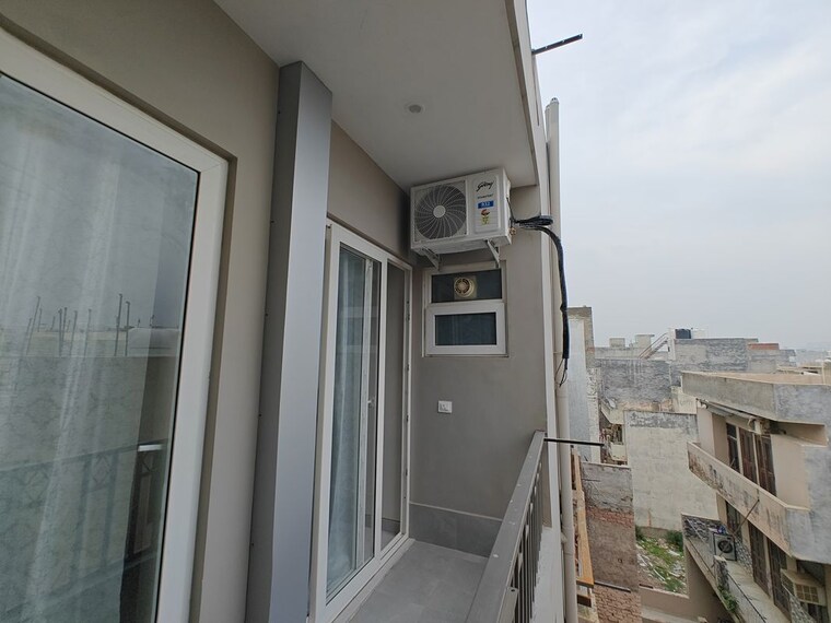 Balcony, bptp-amstoria-country-floor 3 Bedroom 2700 Sq.Ft. Builder Floor In Sector 102 Gurgaon 10497636