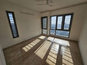 Room in 4 BHK Apartment at Imperial Heights Phase 2, Goregaon West – for Rent